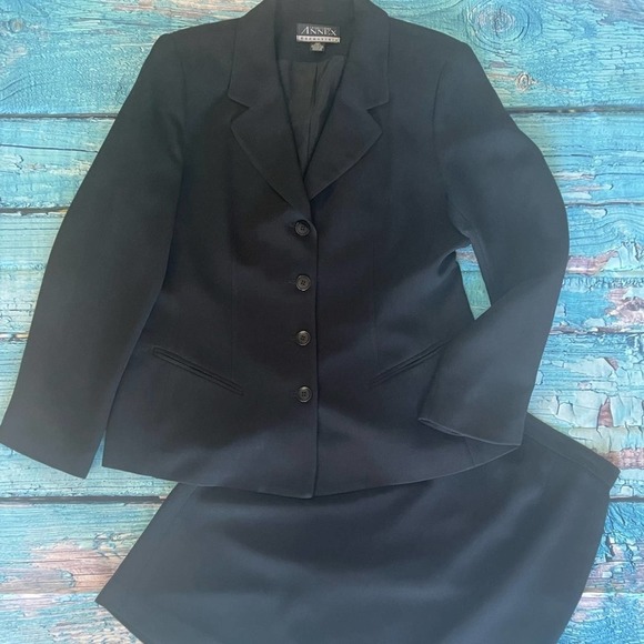 Vintage Casual Corner Women’s Two-Piece Suit in Black - Picture 7 of 7